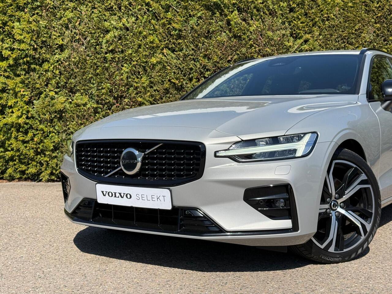 Volvo V60 2.0 B3 Plus Dark