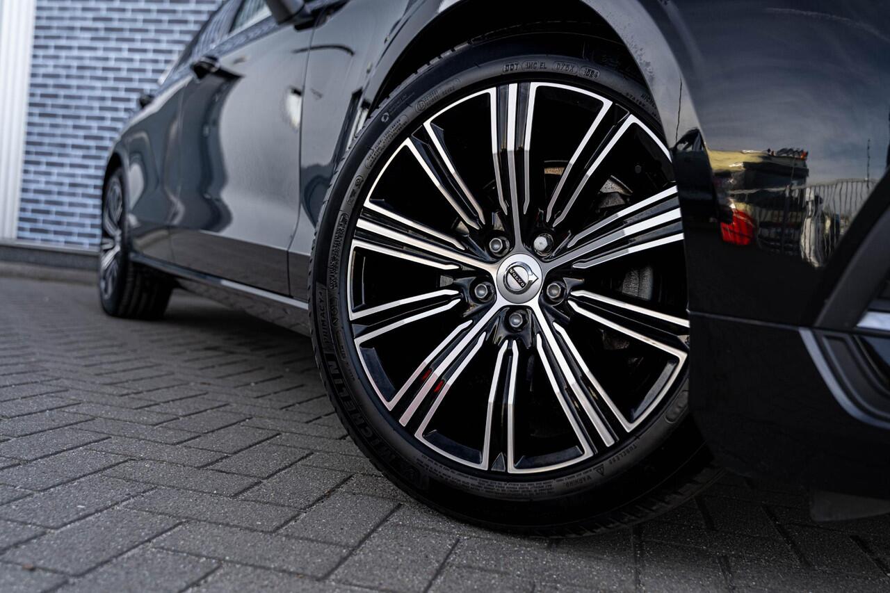 Volvo V60 2.0 B4 Plus Bright | Navigatie | Apple Carplay | Android Auto | Lederen Bekleding | Stoelverwarming | Achteruitrijcamera | Parkeersensoren | Lichtmetalen Velgen | Keyless Entry | Elektrische Achterklep