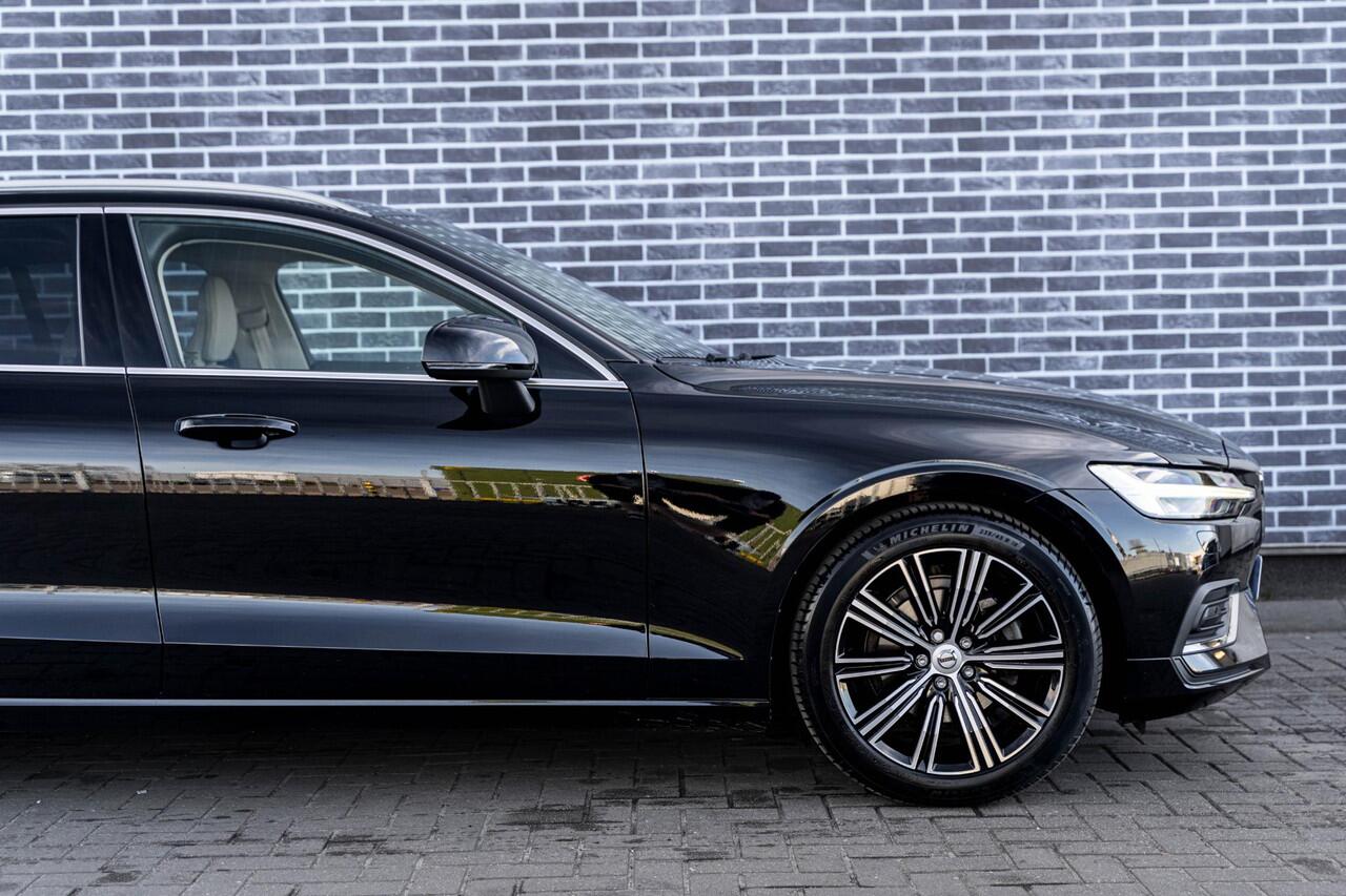Volvo V60 2.0 B4 Plus Bright | Navigatie | Apple Carplay | Android Auto | Lederen Bekleding | Stoelverwarming | Achteruitrijcamera | Parkeersensoren | Lichtmetalen Velgen | Keyless Entry | Elektrische Achterklep