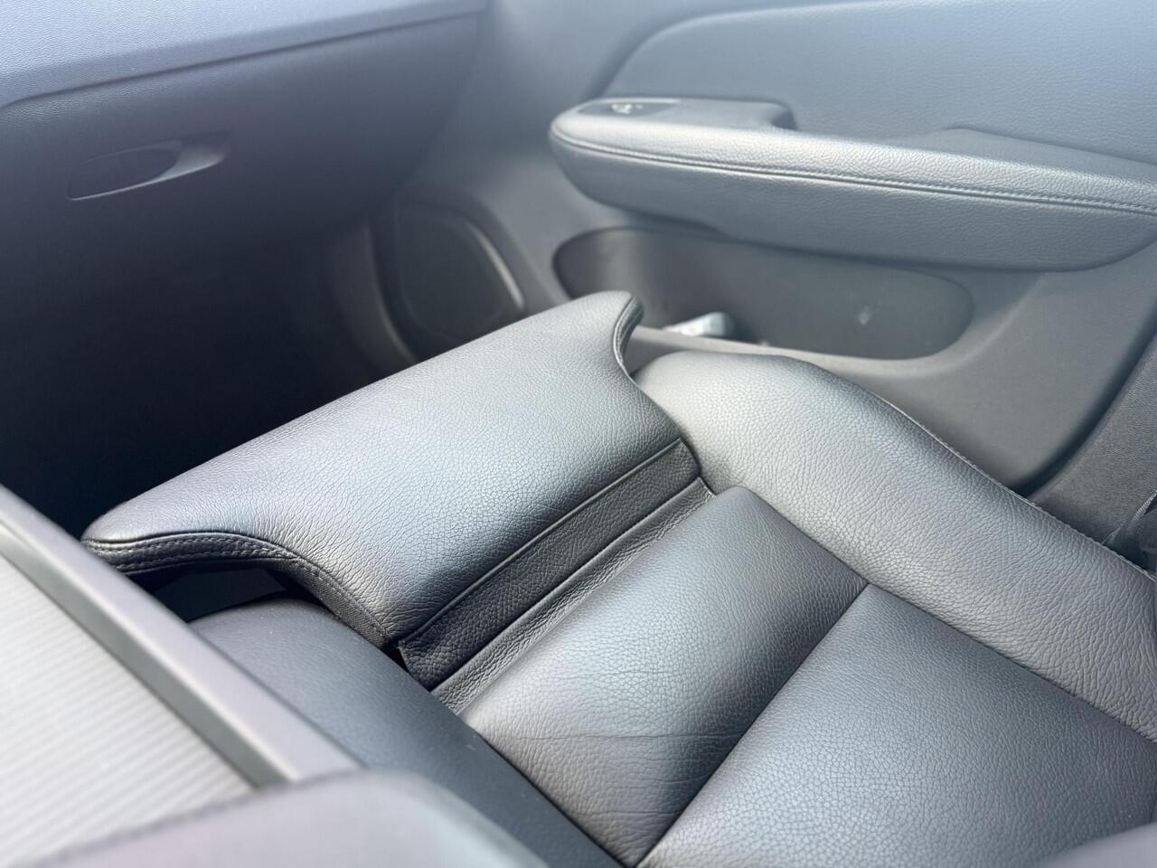 Volvo V60 2.0 B3 Momentum | Stoel/stuur verwarming | Adaptieve cruise | Parkeersensoren V+A | Parkeercamera | Apple carplay/android auto | BLIS | Lederen bekleding | Metallic lak |