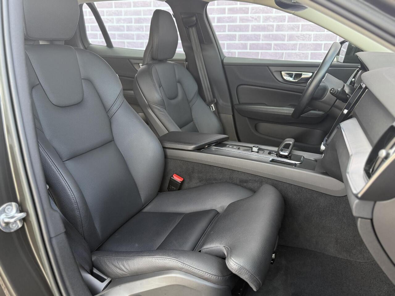 Volvo V60 2.0 B3 Momentum | Stoel/stuur verwarming | Adaptieve cruise | Parkeersensoren V+A | Parkeercamera | Apple carplay/android auto | BLIS | Lederen bekleding | Metallic lak |