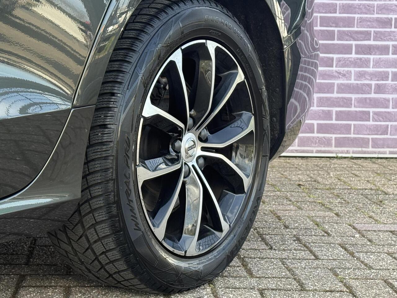 Volvo V60 2.0 B3 Momentum | Stoel/stuur verwarming | Adaptieve cruise | Parkeersensoren V+A | Parkeercamera | Apple carplay/android auto | BLIS | Lederen bekleding | Metallic lak |