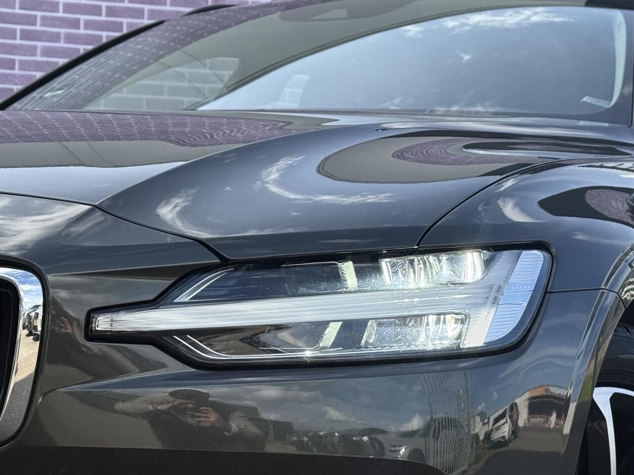 Volvo V60 2.0 B3 Momentum | Stoel/stuur verwarming | Adaptieve cruise | Parkeersensoren V+A | Parkeercamera | Apple carplay/android auto | BLIS | Lederen bekleding | Metallic lak |
