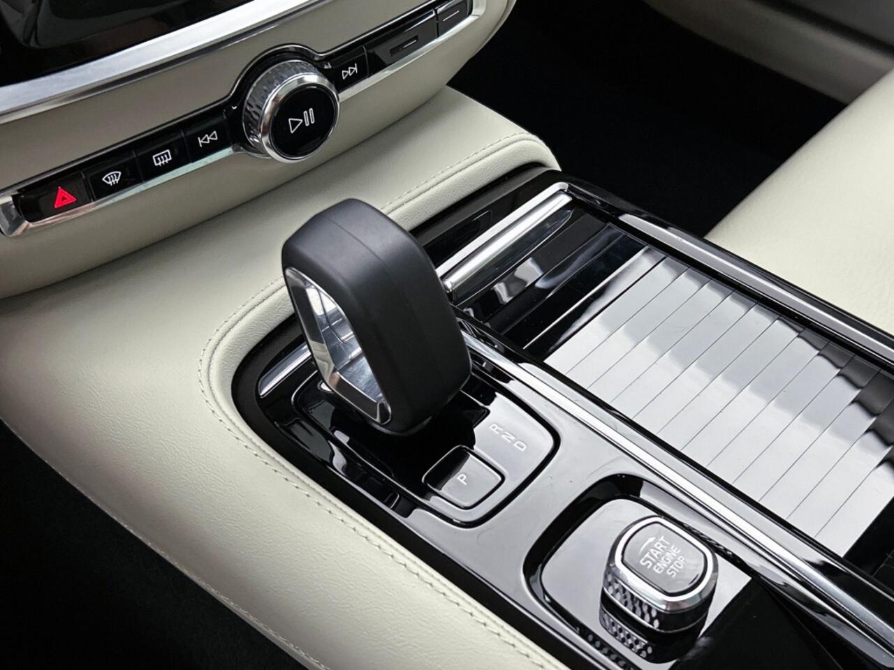 Volvo V60 2.0 T6 AWD Ultimate Bright | 360° Camera | Trekhaak | Panoramada