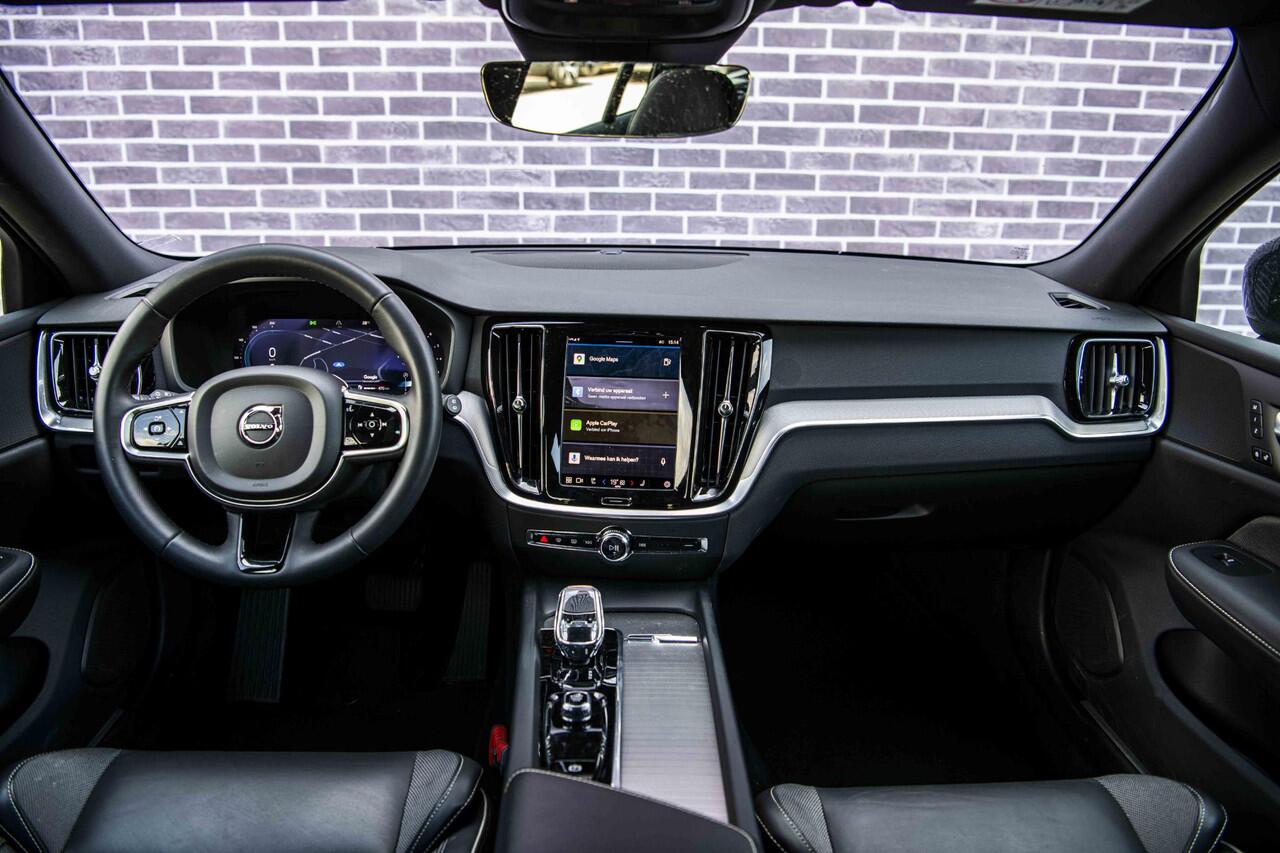 Volvo V60 2.0 B4 Plus Dark | Adaptive Cruise Control | 19" | Camera | Apple Carplay | Memory Seats | Leder | LED |