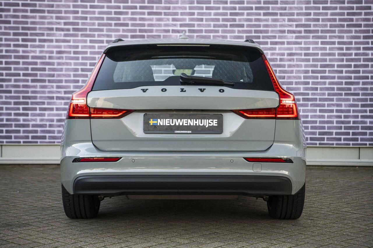 Volvo V60 2.0 B3 Essential Edition | Sport Pack | 19" Black Edition Velgen | Leder | Adaptieve Cruise Control | Stoelverwarming | Park Assist |