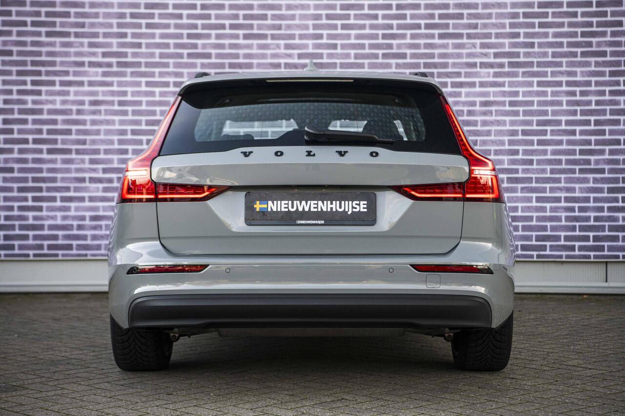 Volvo V60 2.0 B3 Essential Edition | Sport Pack | 19" Black Edition Velgen | Leder | Adaptieve Cruise Control | Stoelverwarming | Park Assist |