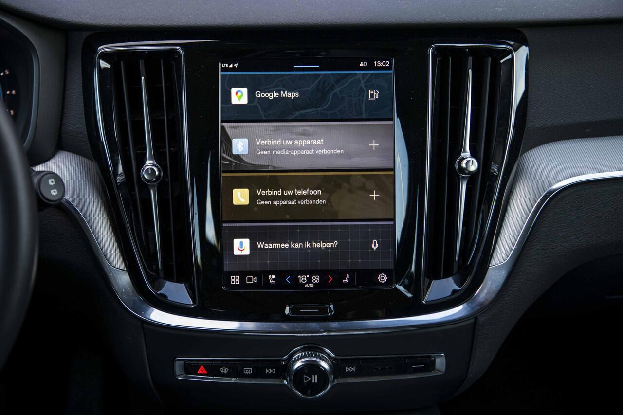 Volvo V60 2.0 B3 Essential Edition | Sport Pack | 19" Black Edition Velgen | Leder | Adaptieve Cruise Control | Stoelverwarming | Park Assist |