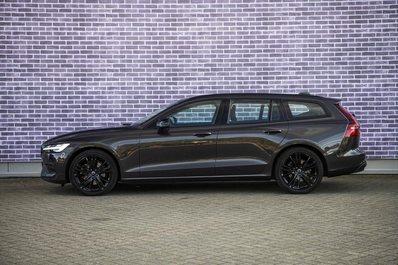Volvo V60 2.0 B3 Essential Edition | Sport Pack | 19" Black Edition Velgen | Leder | Adaptieve Cruise Control | Stoelverwarming | Park Assist |