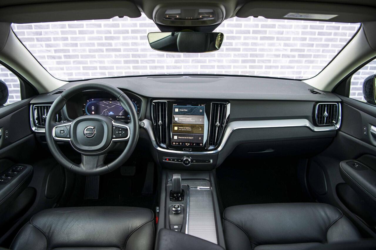 Volvo V60 2.0 B3 Essential Edition | Sport Pack | 19" Black Edition Velgen | Leder | Adaptieve Cruise Control | Stoelverwarming | Park Assist |