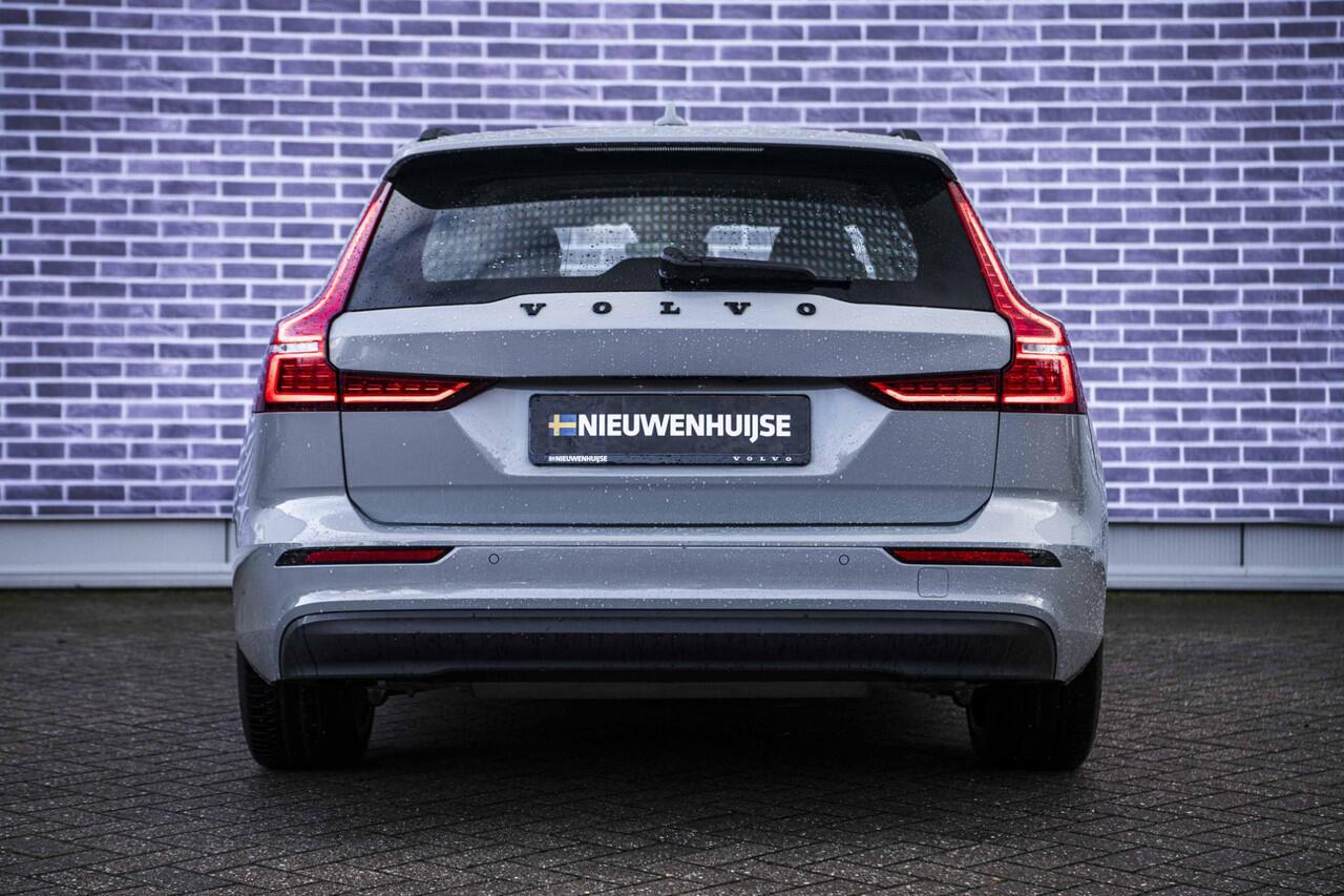 Volvo V60 2.0 B3 Essential Edition | Sport Pack | 19" Black Edition Velgen | Leder | Adaptieve Cruise Control | Stoelverwarming | Park Assist |