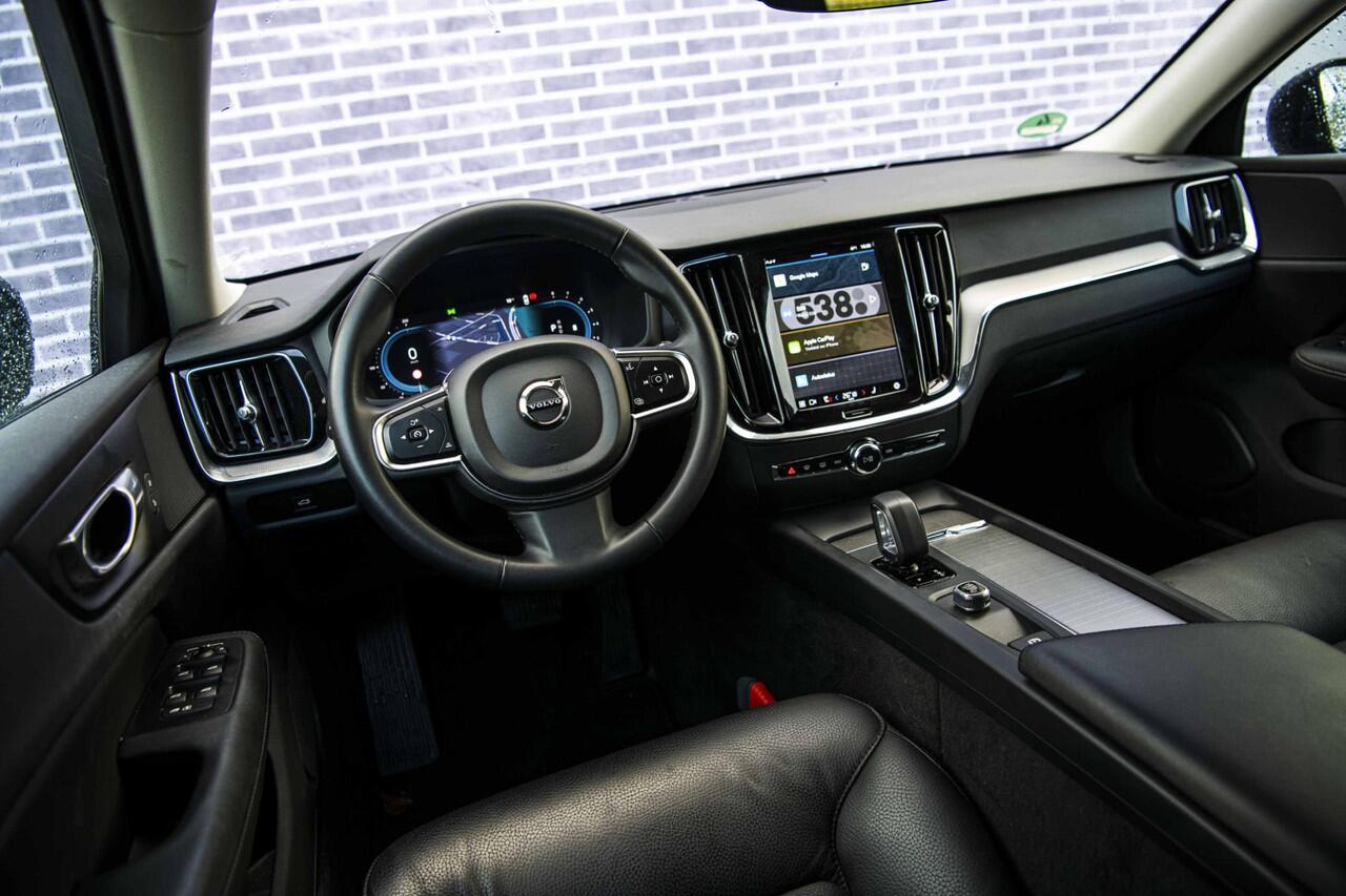 Volvo V60 2.0 B3 Essential Edition | Sport Pack | 19" Black Edition Velgen | Leder | Adaptieve Cruise Control | Stoelverwarming | Park Assist |