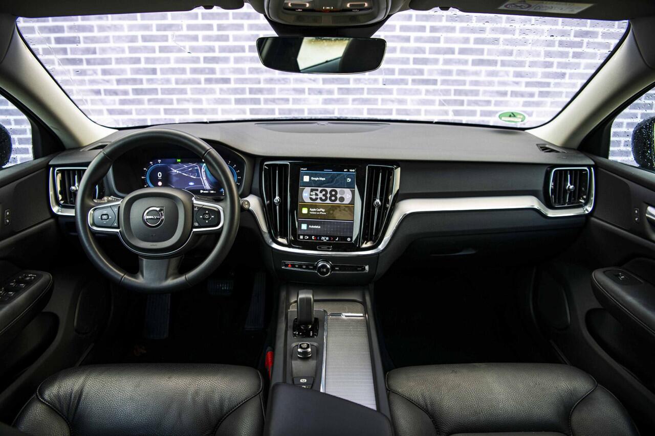 Volvo V60 2.0 B3 Essential Edition | Sport Pack | 19" Black Edition Velgen | Leder | Adaptieve Cruise Control | Stoelverwarming | Park Assist |