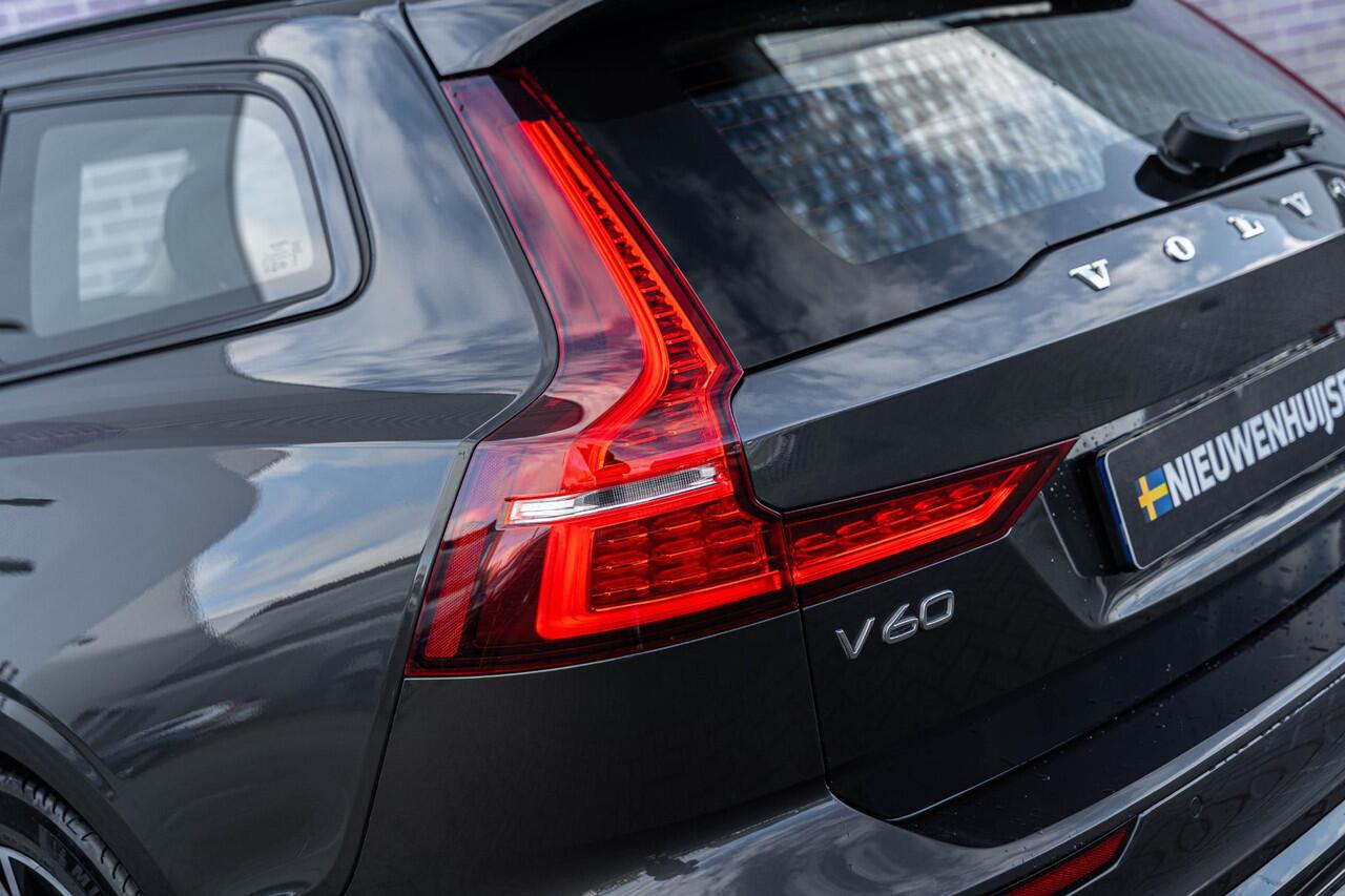 Volvo V60 2.0 T6 Plug-in hybrid AWD Plus Dark | Stuurverwarming | Adaptive Cruise Control | Stoelverwarming Voor + Achter | Keyless Entry | Parkeercamera | Carplay | Volvo On Call |