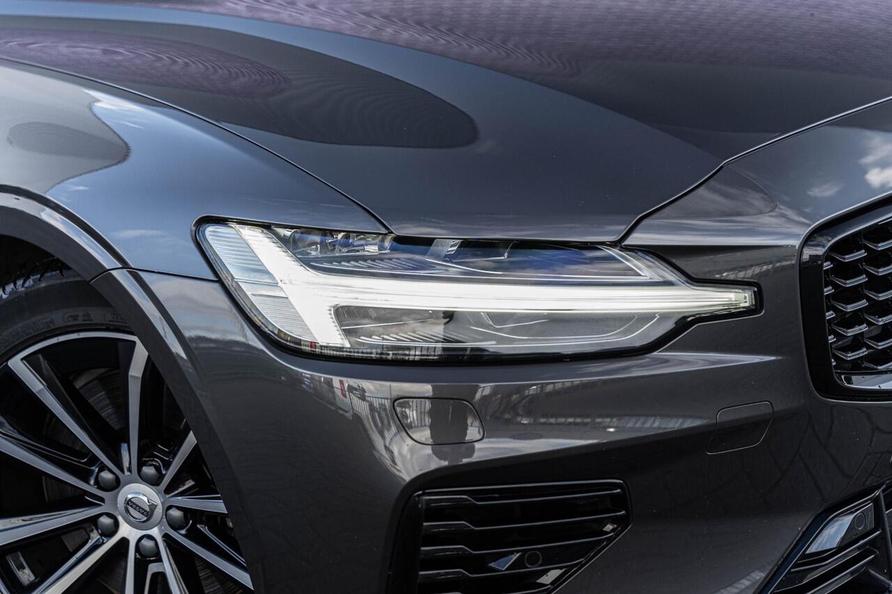 Volvo V60 2.0 T6 Plug-in hybrid AWD Plus Dark | Stuurverwarming | Adaptive Cruise Control | Stoelverwarming Voor + Achter | Keyless Entry | Parkeercamera | Carplay | Volvo On Call |