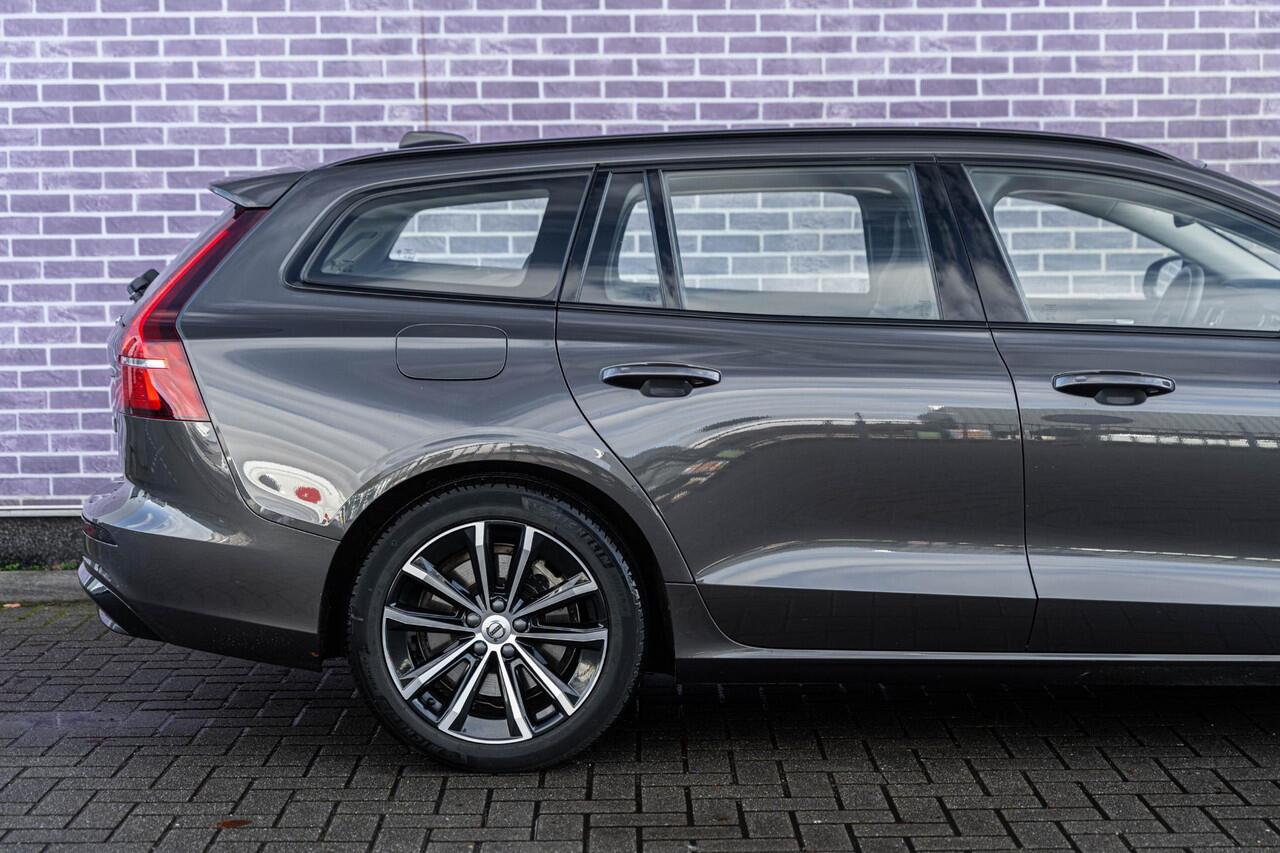 Volvo V60 2.0 T6 Plug-in hybrid AWD Plus Dark | Stuurverwarming | Adaptive Cruise Control | Stoelverwarming Voor + Achter | Keyless Entry | Parkeercamera | Carplay | Volvo On Call |