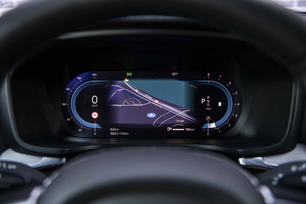 Volvo V60 2.0 B3 Essential Edition | Sport Pack | 19" Black Edition Velgen | Leder | Adaptieve Cruise Control | Stoelverwarming | Park Assist |