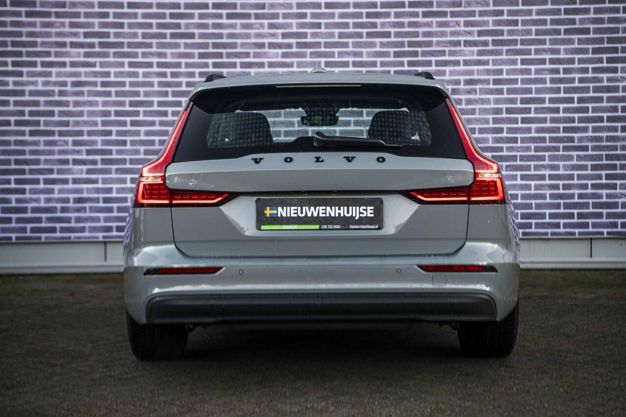 Volvo V60 2.0 B3 Essential Edition | Sport Pack | 19" Black Edition Velgen | Leder | Adaptieve Cruise Control | Stoelverwarming | Park Assist |
