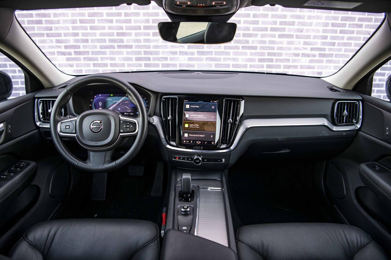 Volvo V60 2.0 B3 Essential Edition | Sport Pack | 19" Black Edition Velgen | Leder | Adaptieve Cruise Control | Stoelverwarming | Park Assist |