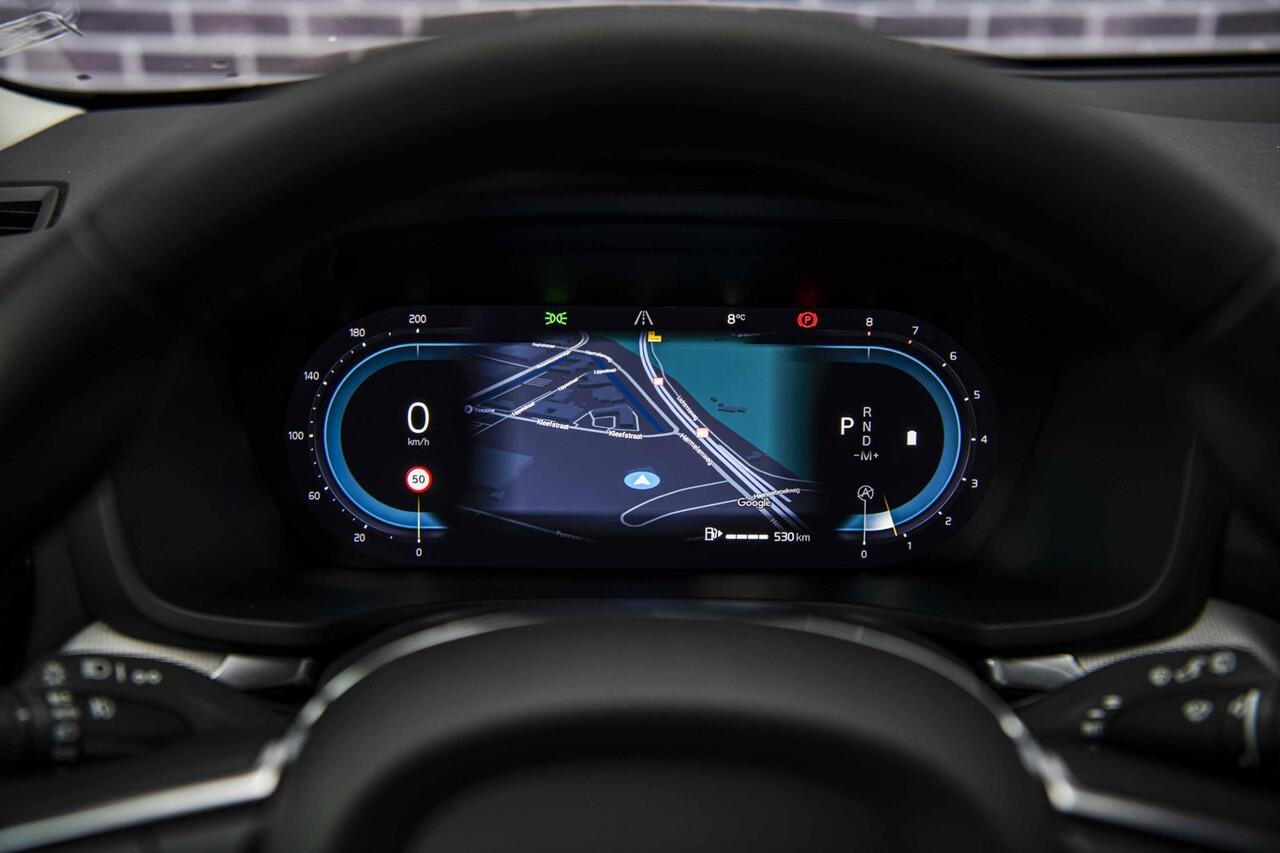 Volvo V60 2.0 B3 Essential Edition | Sport Pack | 19" Black Edition Velgen | Leder | Adaptieve Cruise Control | Stoelverwarming | Park Assist |