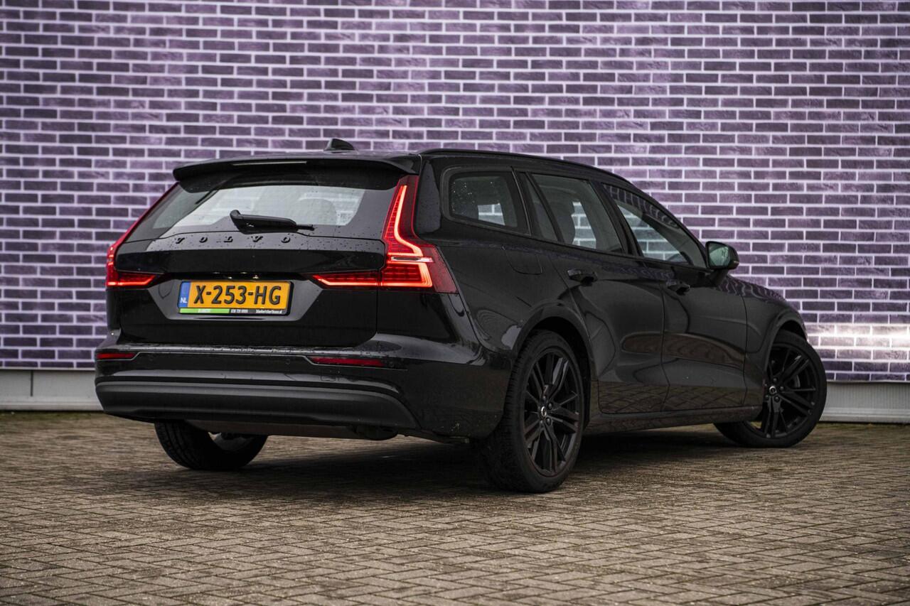 Volvo V60 2.0 B3 Essential Edition | Sport Pack | 19" Black Edition Velgen | Leder | Adaptieve Cruise Control | Stoelverwarming | Park Assist |