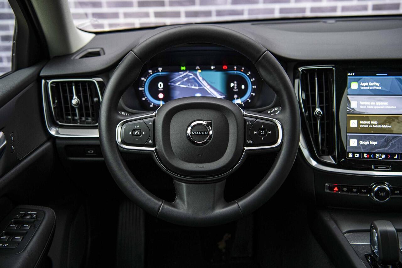 Volvo V60 2.0 B3 Essential Edition | Sport Pack | 19" Black Edition Velgen | Leder | Adaptieve Cruise Control | Stoelverwarming | Park Assist |