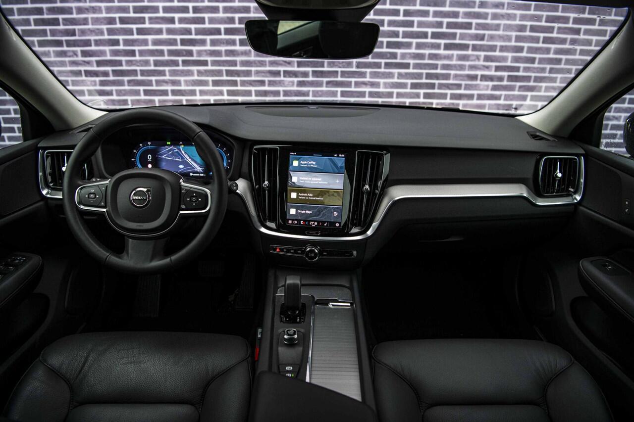 Volvo V60 2.0 B3 Essential Edition | Sport Pack | 19" Black Edition Velgen | Leder | Adaptieve Cruise Control | Stoelverwarming | Park Assist |