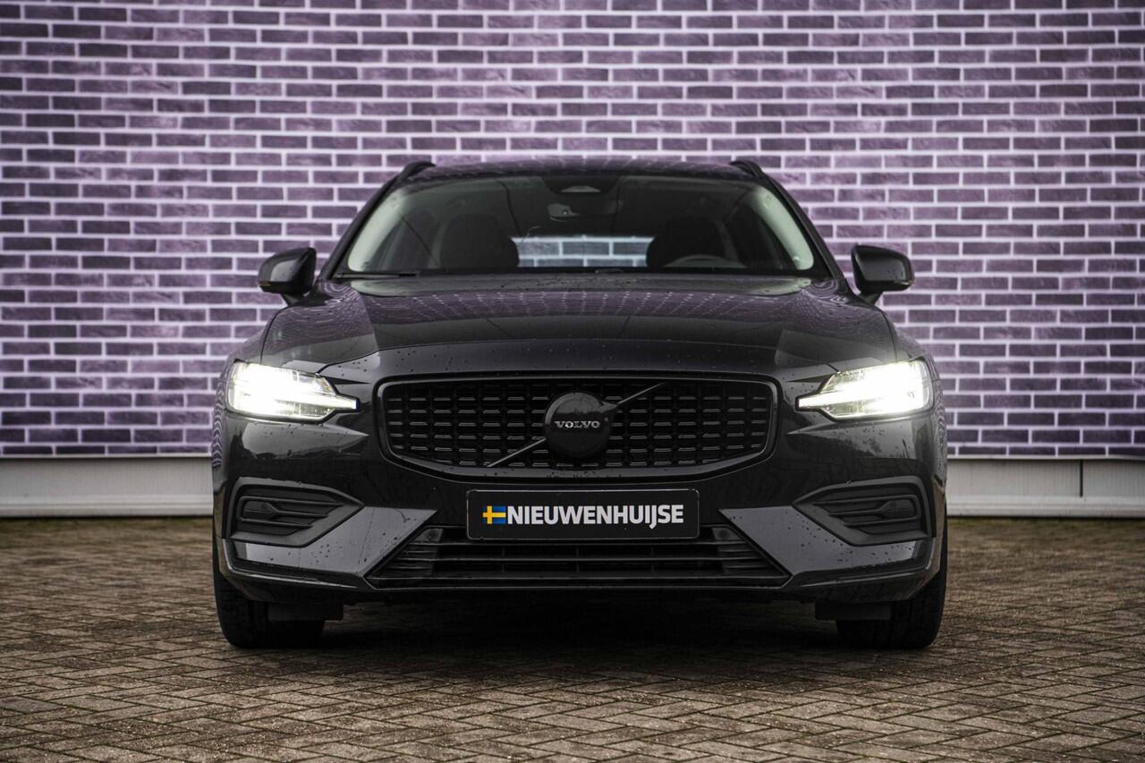 Volvo V60 2.0 B3 Essential Edition | Sport Pack | 19" Black Edition Velgen | Leder | Adaptieve Cruise Control | Stoelverwarming | Park Assist |