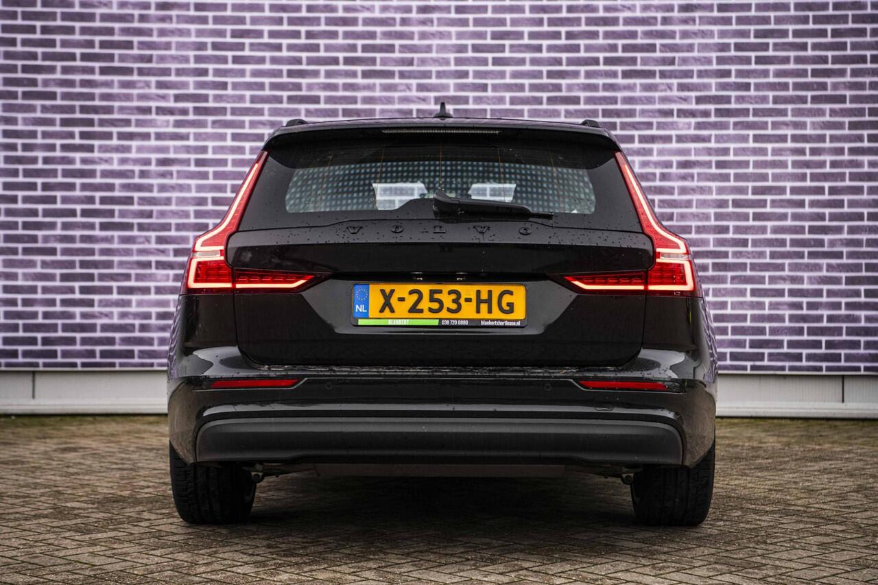 Volvo V60 2.0 B3 Essential Edition | Sport Pack | 19" Black Edition Velgen | Leder | Adaptieve Cruise Control | Stoelverwarming | Park Assist |