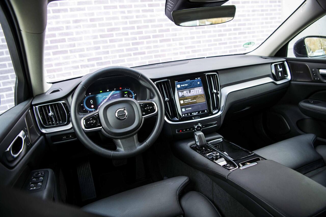 Volvo V60 2.0 T6 Plug-in hybrid AWD Plus Bright | Adaptieve Cruise Control | Trekhaak | Harman & Kardon | Stoel + stuurverwarming |