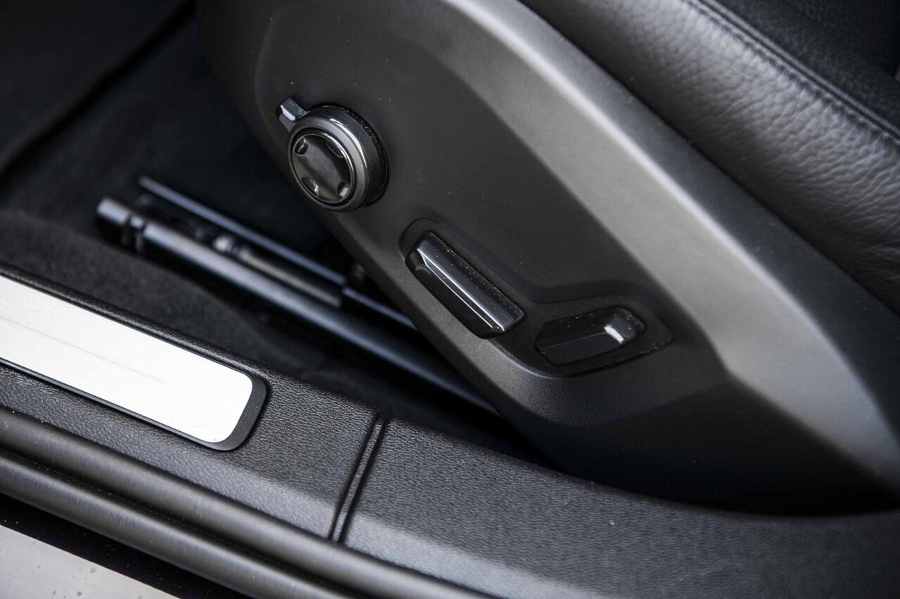 Volvo V60 2.0 T6 Plug-in hybrid AWD Plus Bright | Adaptieve Cruise Control | Trekhaak | Harman & Kardon | Stoel + stuurverwarming |