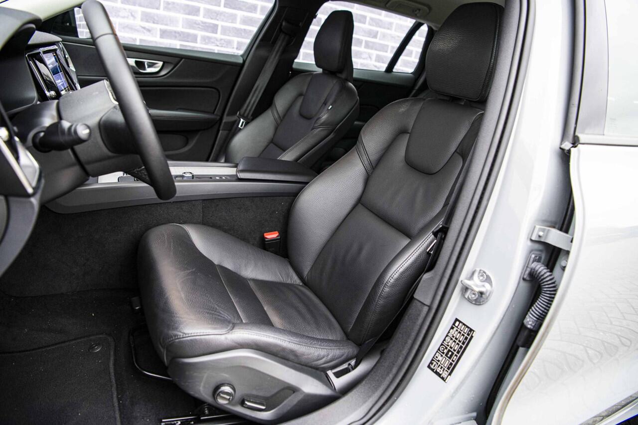 Volvo V60 2.0 B3 Essential Edition | Sport Pack | 19" Black Edition Velgen | Leder | Adaptieve Cruise Control | Stoelverwarming | Park Assist |