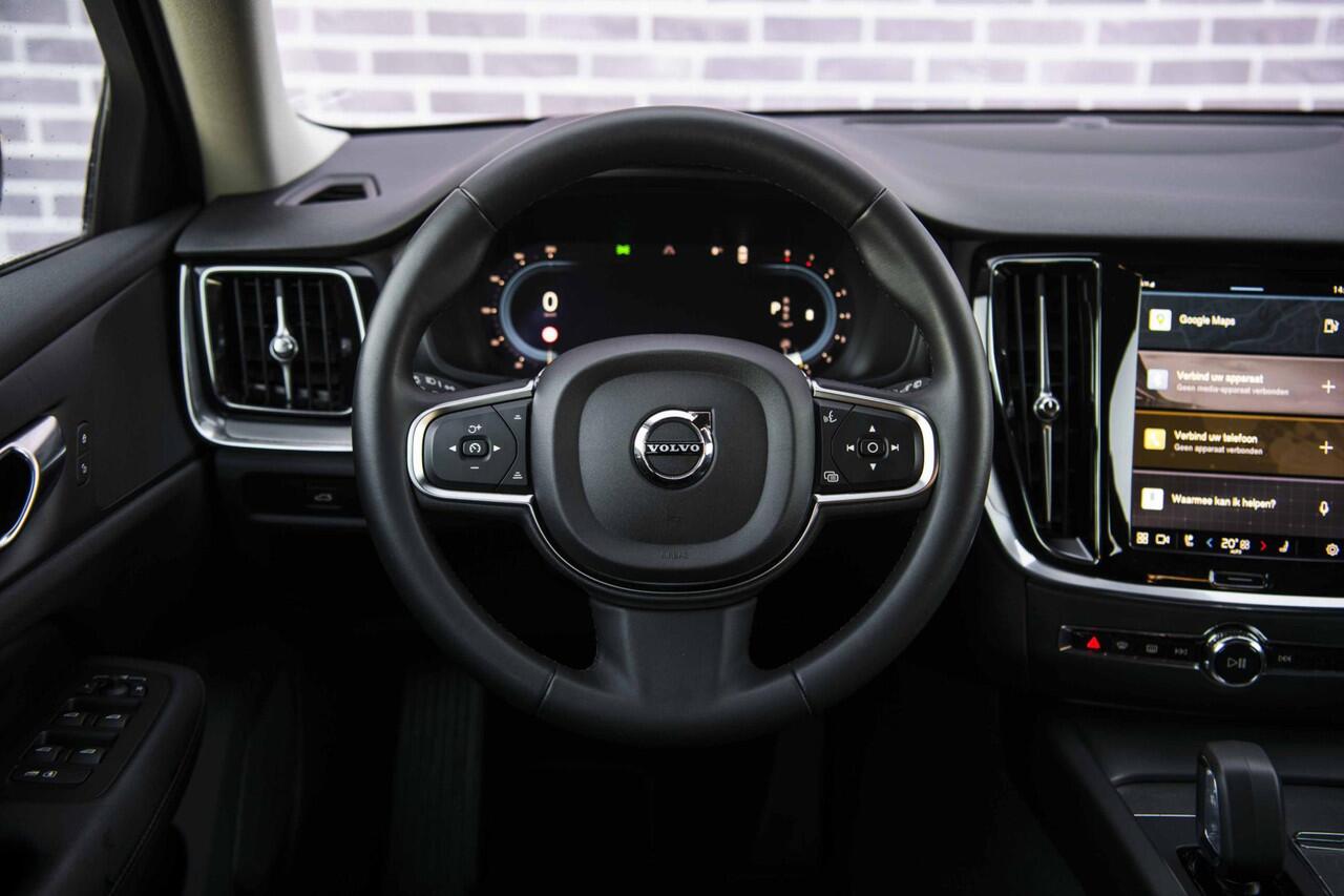 Volvo V60 2.0 B3 Essential Edition | Sport Pack | 19" Black Edition Velgen | Leder | Adaptieve Cruise Control | Stoelverwarming | Park Assist |