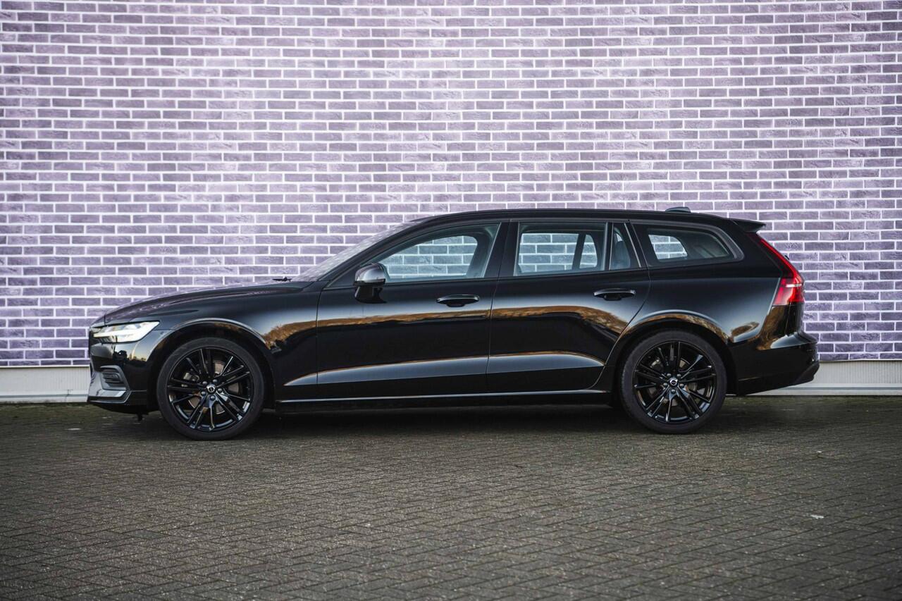 Volvo V60 2.0 B3 Essential Edition | Sport Pack | 19" Black Edition Velgen | Leder | Adaptieve Cruise Control | Stoelverwarming | Park Assist |