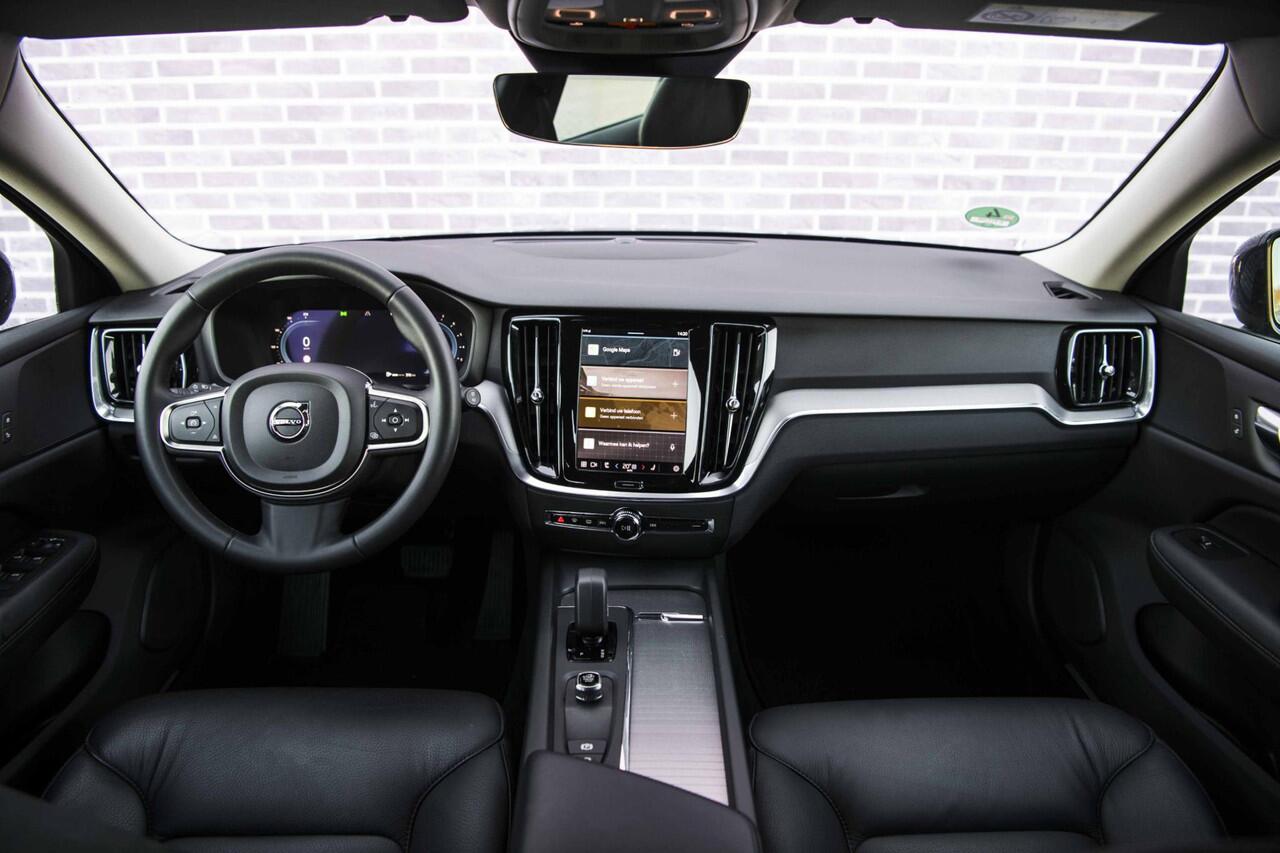 Volvo V60 2.0 B3 Essential Edition | Sport Pack | 19" Black Edition Velgen | Leder | Adaptieve Cruise Control | Stoelverwarming | Park Assist |