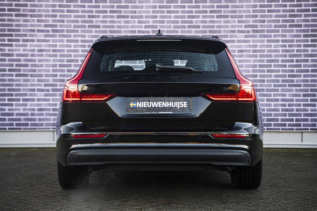Volvo V60 2.0 B3 Essential Edition | Sport Pack | 19" Black Edition Velgen | Leder | Adaptieve Cruise Control | Stoelverwarming | Park Assist |