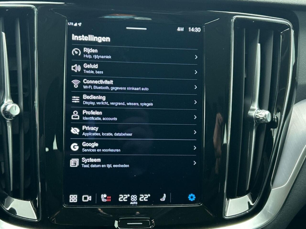 Volvo V60 2.0 B3 Core | Stoel + Stuurverwarming | Elektrisch stoelen | Rij