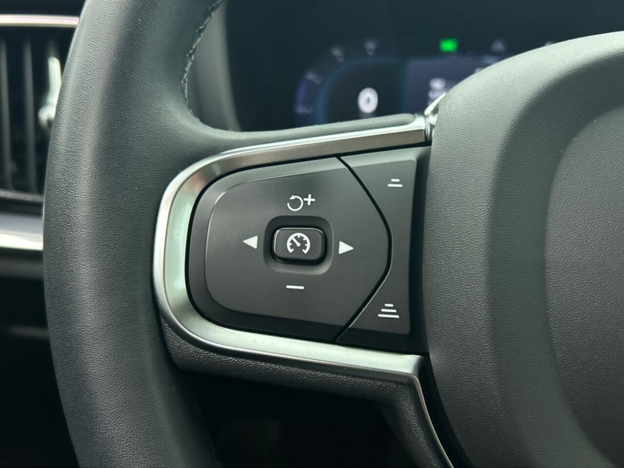 Volvo V60 2.0 B3 Core | Stoel + Stuurverwarming | Elektrisch stoelen | Rij