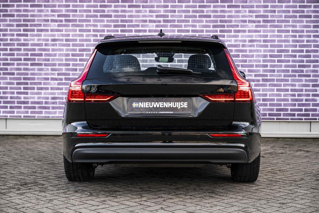 Volvo V60 2.0 B3 Essential Edition | Sport Pack | 19" Black Edition Velgen | Leder | Adaptieve Cruise Control | Stoelverwarming | Park Assist |