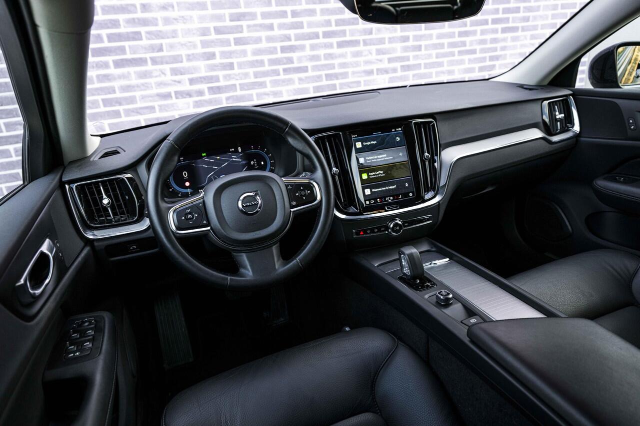 Volvo V60 2.0 B3 Essential Edition | Sport Pack | 19" Black Edition Velgen | Leder | Adaptieve Cruise Control | Stoelverwarming | Park Assist |
