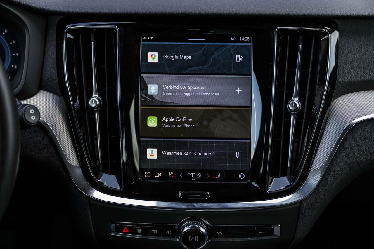 Volvo V60 2.0 B3 Essential Edition | Sport Pack | 19" Black Edition Velgen | Leder | Adaptieve Cruise Control | Stoelverwarming | Park Assist |