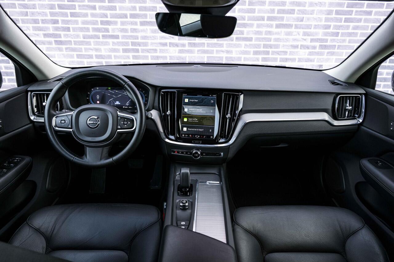 Volvo V60 2.0 B3 Essential Edition | Sport Pack | 19" Black Edition Velgen | Leder | Adaptieve Cruise Control | Stoelverwarming | Park Assist |