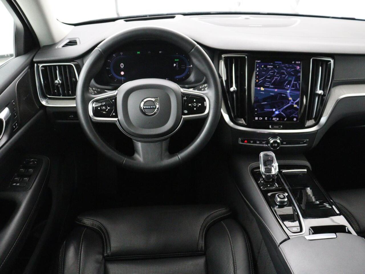 Volvo V60 2.0 T8 Plug-in AWD Ultimate Bright | Panoramadak | Trekhaak | Leder | Stoelventilatie | 360 Camera | Harman/Kardon | Head-Up | Keyless | Carplay | Achterbankverwarming | Adaptive cruise | PHEV