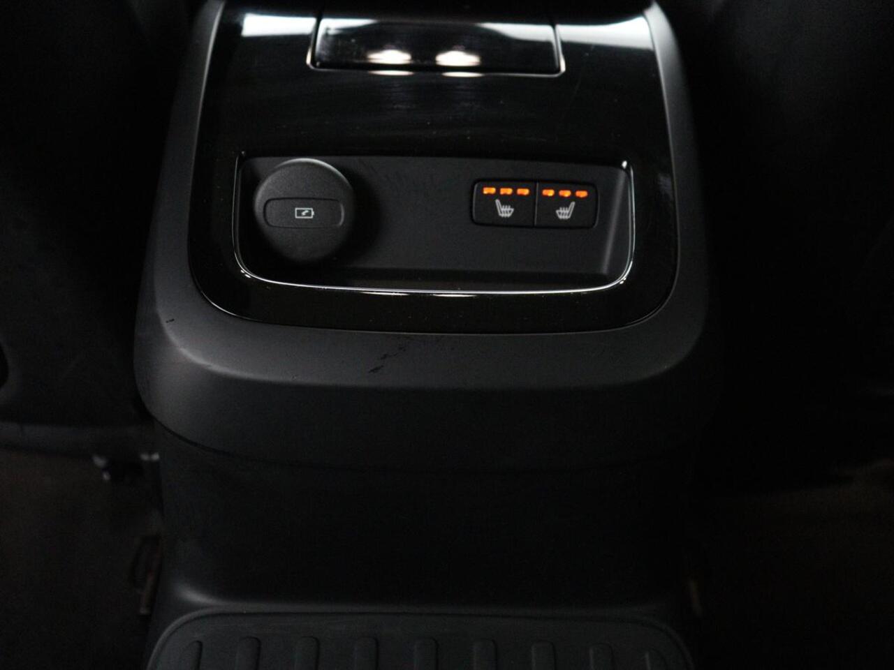 Volvo V60 2.0 T8 Plug-in AWD Ultimate Bright | Panoramadak | Trekhaak | Leder | Stoelventilatie | 360 Camera | Harman/Kardon | Head-Up | Keyless | Carplay | Achterbankverwarming | Adaptive cruise | PHEV