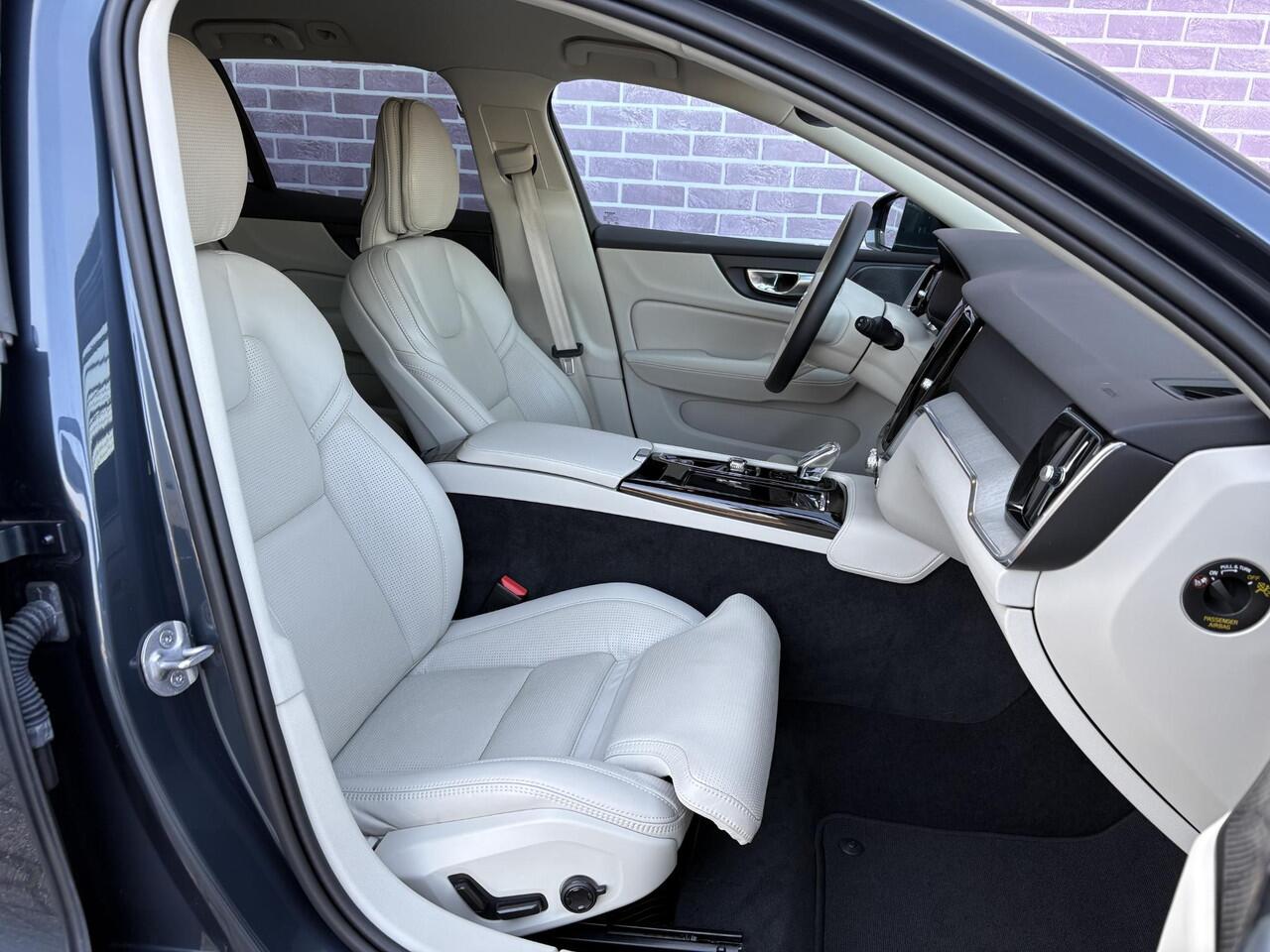 Volvo V60 2.0 T6 Plug-in hybrid AWD Plus Bright | Google auto | Harman/Kardon | Adaptieve cruise | Memory | Stoelventilatie voor | Stoelverwarming V+A | Stuurverwarming | Keyless entry/start | Adaptieve cruise control |