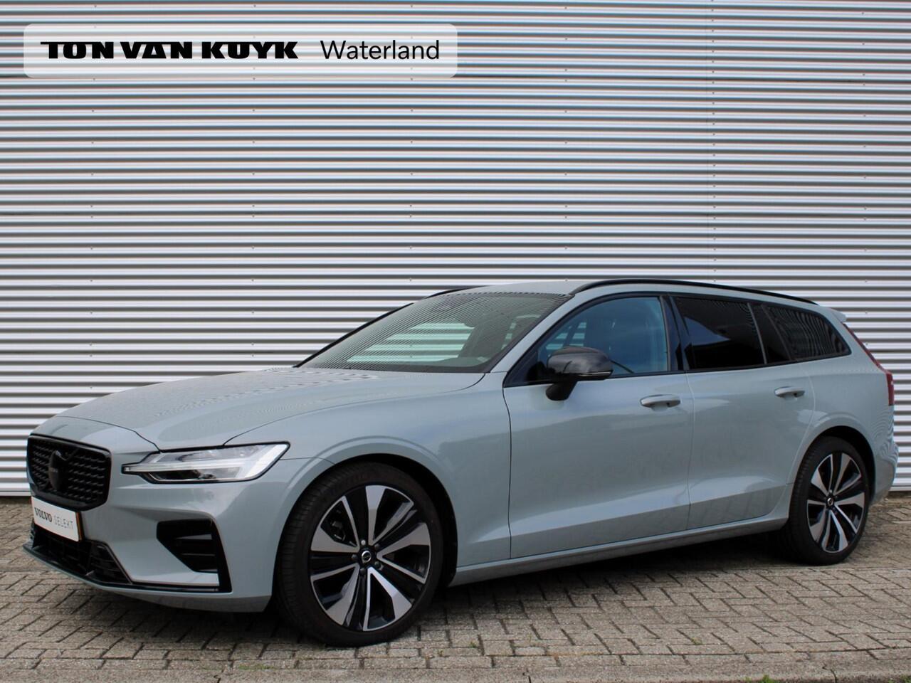 Volvo V60 2.0 B3 Plus Dark Automaat / 19" velgen / Sportstoelen met Nappa leder / BLISS / DAB / Privacy Glass