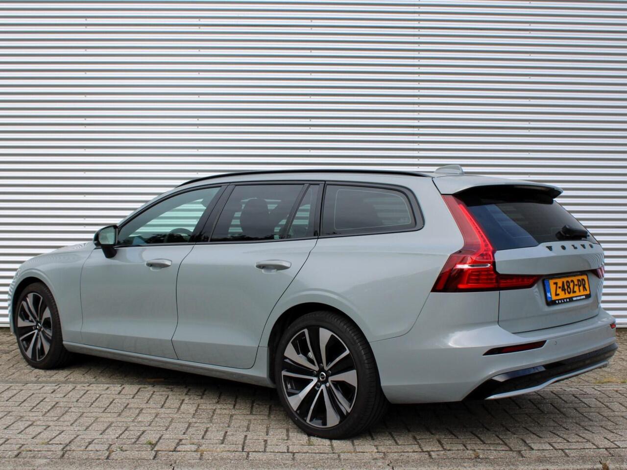 Volvo V60 2.0 B3 Plus Dark Automaat / 19" velgen / Sportstoelen met Nappa leder / BLISS / DAB / Privacy Glass