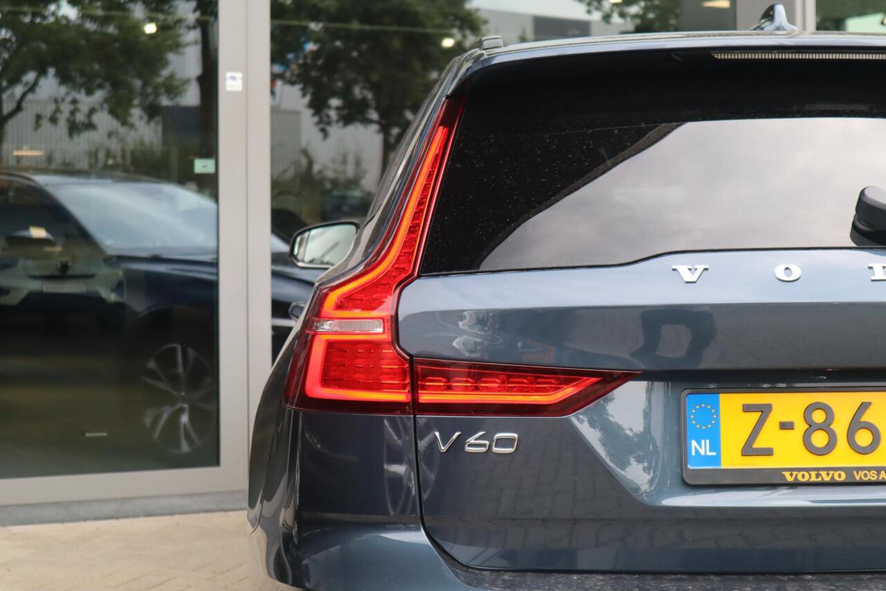 Volvo V60 2.0 B4 Plus Dark | Schuif-/ kanteldak| Stoelverwarming voor + achter| Stuurwielverwarming| Extra getint glas achter| Lighting Pack| Elektrisch bedienbare voorstoelen met geheugenfunctie|