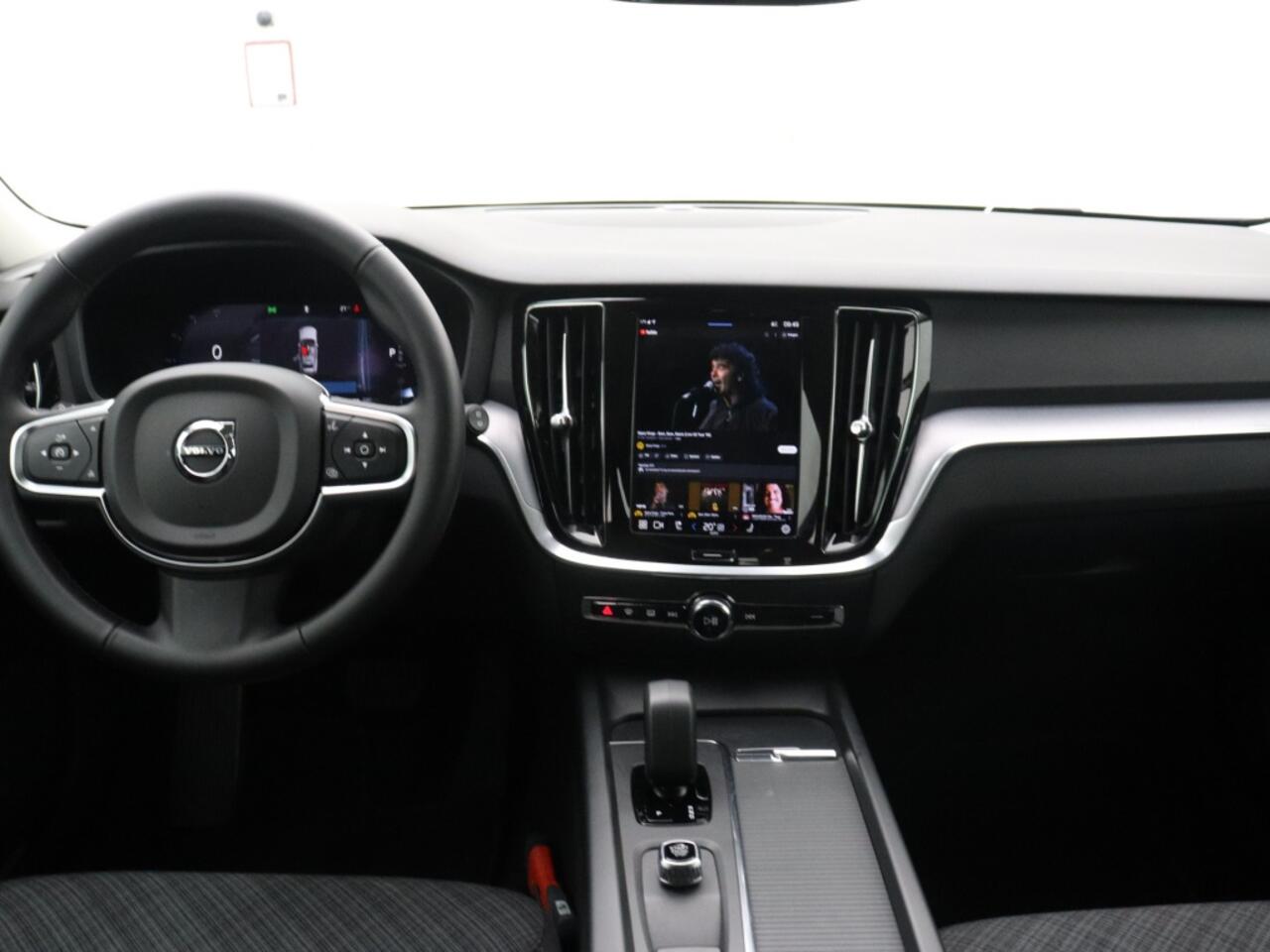 Volvo V60 2.0 B3 Essential Edition