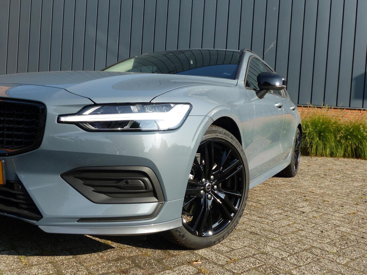 Volvo V60 B3 Essential Edition ¤ 45.845 Fiscaal |Lederen bekleding| Extra Getint Glas| Exterior Styling Kit|